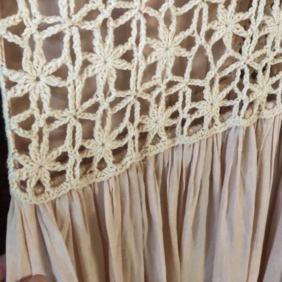 Small Millau light pink crotchet dress. - Picture 4 of 4